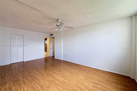 Condominio en venta en North Miami Beach, Florida, 2 dormitorios, 108.32 m2 № 2076662 - foto 13