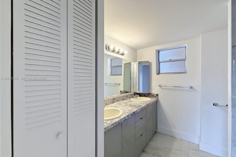 Condominio en venta en North Miami Beach, Florida, 2 dormitorios, 108.32 m2 № 2076662 - foto 19