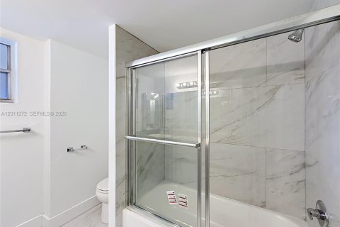 Condominio en venta en North Miami Beach, Florida, 2 dormitorios, 108.32 m2 № 2076662 - foto 18