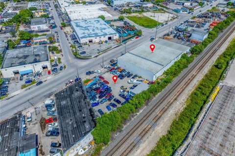 Propiedad comercial en venta en Opa-locka, Florida № 2019259 - foto 3