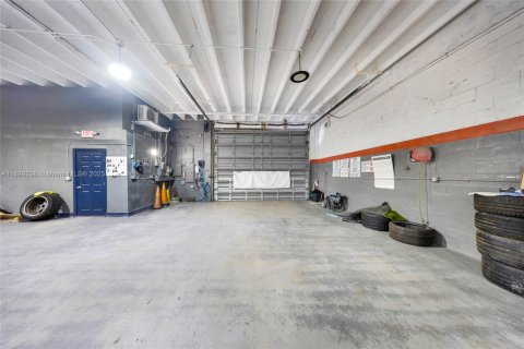 Propiedad comercial en venta en Opa-locka, Florida № 2019259 - foto 7