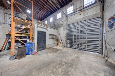 Propiedad comercial en venta en Opa-locka, Florida № 2019259 - foto 12
