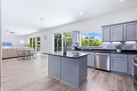 Casa en venta en Sarasota, Florida, 5 dormitorios, 363.43 m2 № 2069727 - foto 15