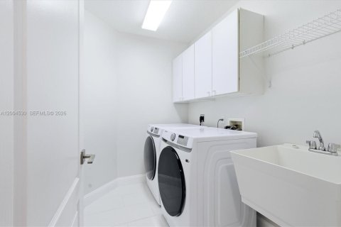 Casa en venta en Sarasota, Florida, 5 dormitorios, 363.43 m2 № 2069727 - foto 28