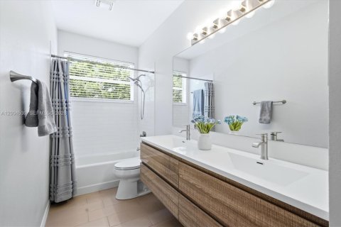 Casa en venta en Sarasota, Florida, 5 dormitorios, 363.43 m2 № 2069727 - foto 22