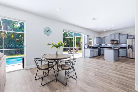 Casa en venta en Sarasota, Florida, 5 dormitorios, 363.43 m2 № 2069727 - foto 9