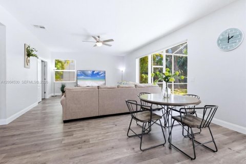 Casa en venta en Sarasota, Florida, 5 dormitorios, 363.43 m2 № 2069727 - foto 11