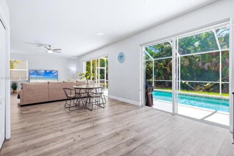 Casa en venta en Sarasota, Florida, 5 dormitorios, 363.43 m2 № 2069727 - foto 10