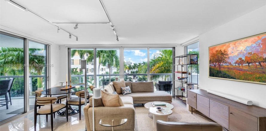 Condominio en Bay Harbor Islands, Florida, 3 dormitorios  № 1965144