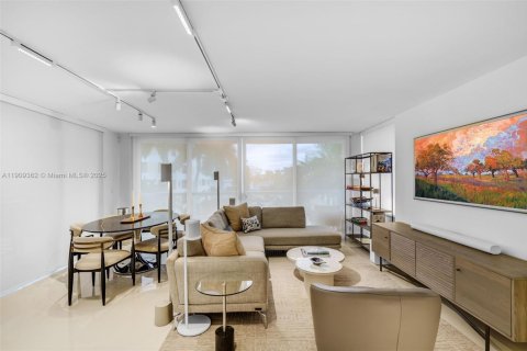 Condominio en venta en Bay Harbor Islands, Florida, 3 dormitorios, 127.83 m2 № 1965144 - foto 2