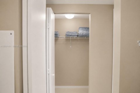 Copropriété à louer à Doral, Floride: 1 chambre, 71.44 m2 № 2154219 - photo 18