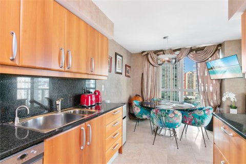 Copropriété à vendre à Sunny Isles Beach, Floride: 3 chambres, 199.18 m2 № 2061136 - photo 12