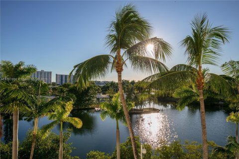 Copropriété à vendre à Sunny Isles Beach, Floride: 3 chambres, 199.18 m2 № 2061136 - photo 29