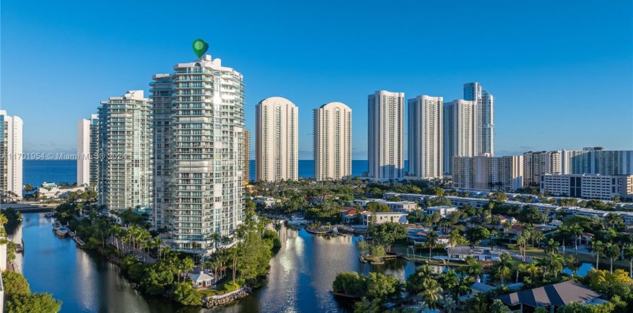 Condo à Sunny Isles Beach, Floride, 3 chambres  № 2061136