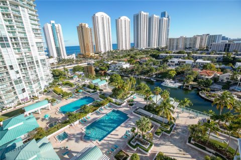 Copropriété à vendre à Sunny Isles Beach, Floride: 3 chambres, 199.18 m2 № 2061136 - photo 17