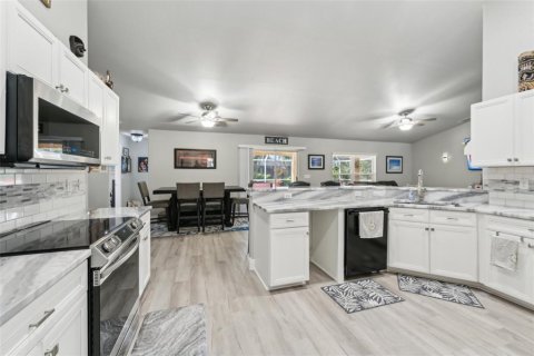 Casa en venta en Cape Coral, Florida, 4 dormitorios, 208.29 m2 № 1567613 - foto 17