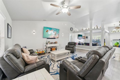 Casa en venta en Cape Coral, Florida, 4 dormitorios, 208.29 m2 № 1567613 - foto 12