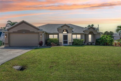 Casa en venta en Cape Coral, Florida, 4 dormitorios, 208.29 m2 № 1567613 - foto 1