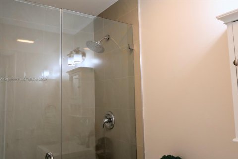 Casa en venta en Hialeah, Florida, 3 dormitorios, 153.2 m2 № 2434334 - foto 14