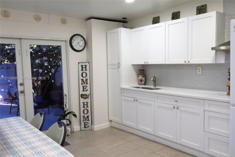 Casa en venta en Hialeah, Florida, 3 dormitorios, 153.2 m2 № 2434334 - foto 21