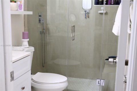 Casa en venta en Hialeah, Florida, 3 dormitorios, 153.2 m2 № 2434334 - foto 17