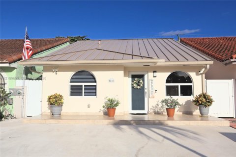 Casa en Hialeah, Florida 3 dormitorios, 153.2 m2 № 2434334