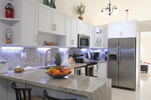 Casa en venta en Hialeah, Florida, 3 dormitorios, 153.2 m2 № 2434334 - foto 7