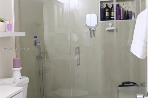 Casa en venta en Hialeah, Florida, 3 dormitorios, 153.2 m2 № 2434334 - foto 18