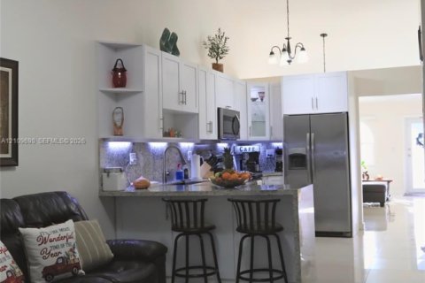 Casa en venta en Hialeah, Florida, 3 dormitorios, 153.2 m2 № 2434334 - foto 9