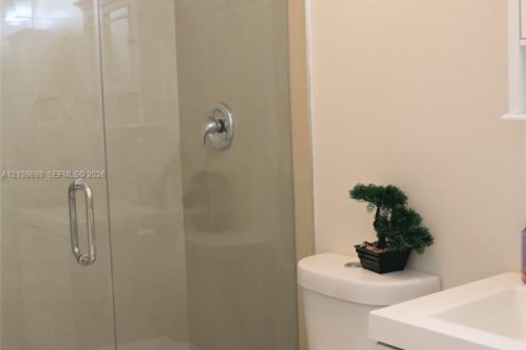Casa en venta en Hialeah, Florida, 3 dormitorios, 153.2 m2 № 2434334 - foto 15