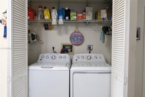 Casa en venta en Hialeah, Florida, 3 dormitorios, 153.2 m2 № 2434334 - foto 22