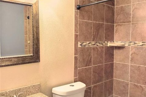 Condo in Tampa, Florida, 2 bedrooms № 2120377 - photo 9