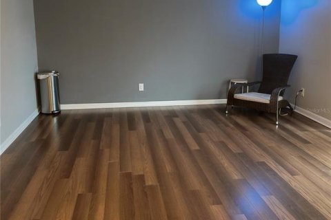 Condo in Tampa, Florida, 2 bedrooms № 2120377 - photo 10