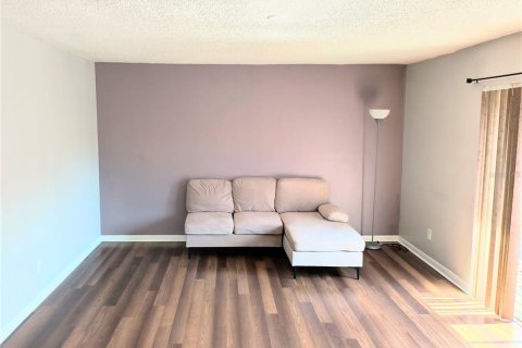 Condo in Tampa, Florida, 2 bedrooms № 2120377 - photo 2