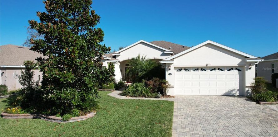 House in Leesburg, Florida 3 bedrooms, 207.73 sq.m. № 1529800