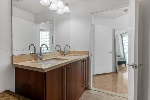 Condo in Miami, Florida, 2 bedrooms № 2068501 - photo 24