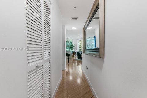 Condo in Miami, Florida, 2 bedrooms № 2068501 - photo 5