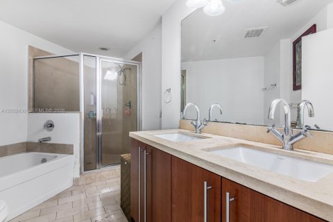 Condo in Miami, Florida, 2 bedrooms № 2068501 - photo 23