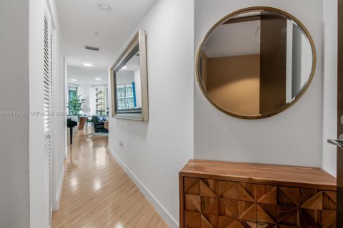 Condo in Miami, Florida, 2 bedrooms № 2068501 - photo 4