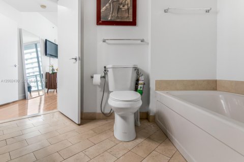 Condo in Miami, Florida, 2 bedrooms № 2068501 - photo 25