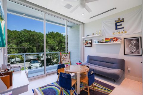 House in Coral Gables, Florida 6 bedrooms, 632.66 sq.m. № 1706593 - photo 15