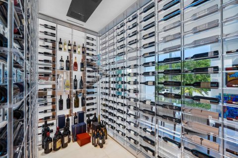 House in Coral Gables, Florida 6 bedrooms, 632.66 sq.m. № 1706593 - photo 10