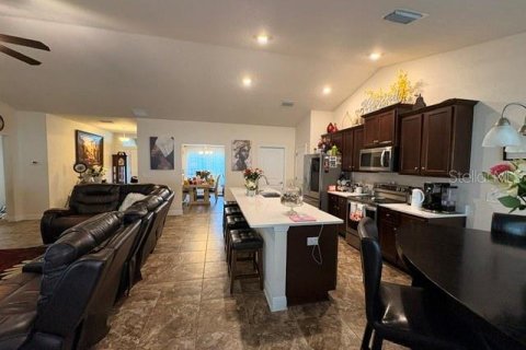 House in Summerfield, Florida 4 bedrooms, 196.49 sq.m. № 2122467 - photo 9