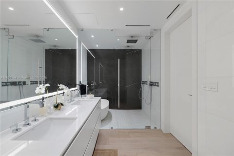 Condo in Miami, Florida, 3 bedrooms  № 1825857 - photo 19