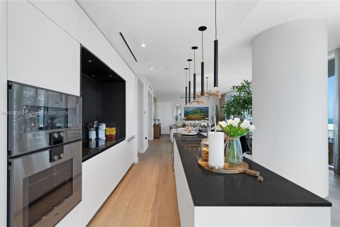 Condo in Miami, Florida, 3 bedrooms  № 1825857 - photo 6