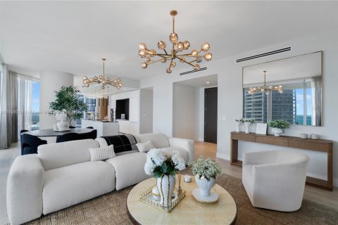 Condo in Miami, Florida, 3 bedrooms  № 1825857 - photo 13