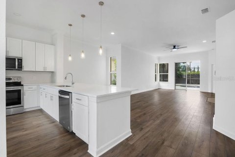 Villa ou maison à vendre à Orlando, Floride: 3 chambres, 165.92 m2 № 2406287 - photo 3