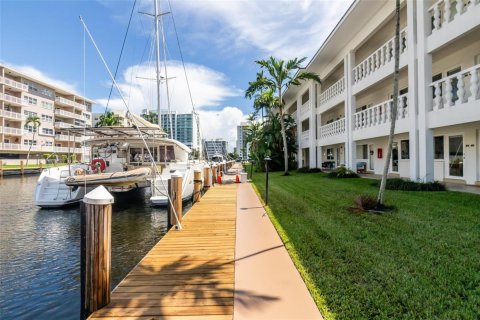 Condo in Fort Lauderdale, Florida, 1 bedroom № 2083568 - photo 6