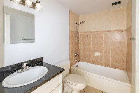 Condo in Fort Lauderdale, Florida, 1 bedroom № 2083568 - photo 28
