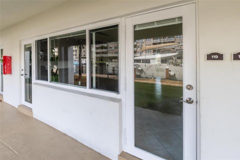 Condo in Fort Lauderdale, Florida, 1 bedroom № 2083568 - photo 12